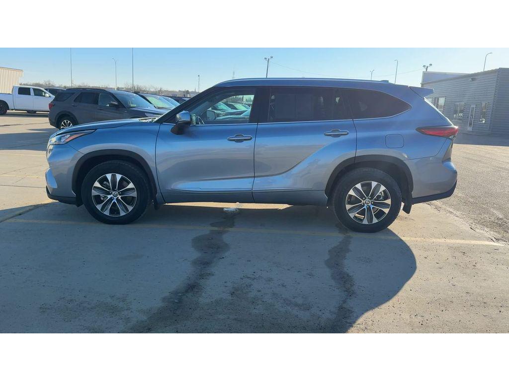 used 2020 Toyota Highlander car, priced at $26,991