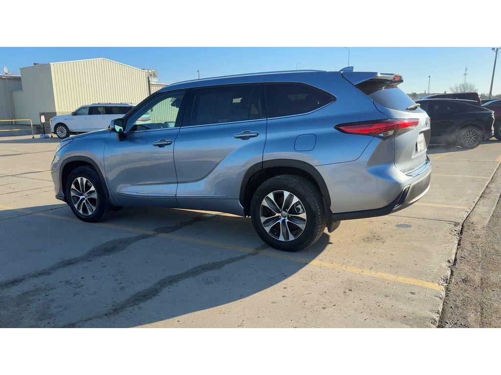 used 2020 Toyota Highlander car, priced at $26,991