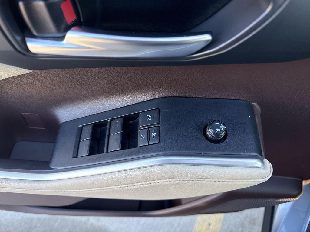 used 2020 Toyota Highlander car, priced at $26,991