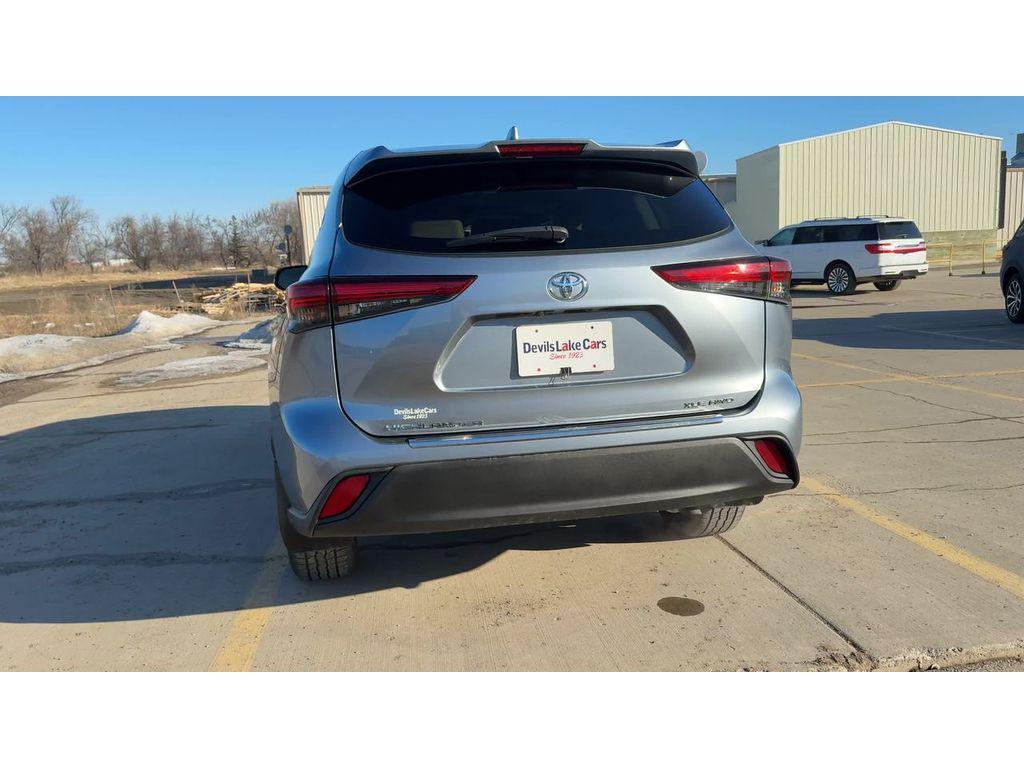 used 2020 Toyota Highlander car, priced at $26,991