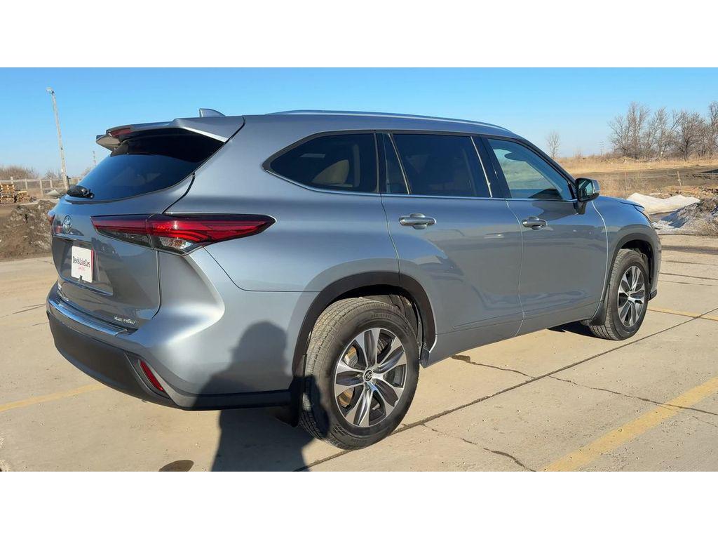 used 2020 Toyota Highlander car, priced at $26,991
