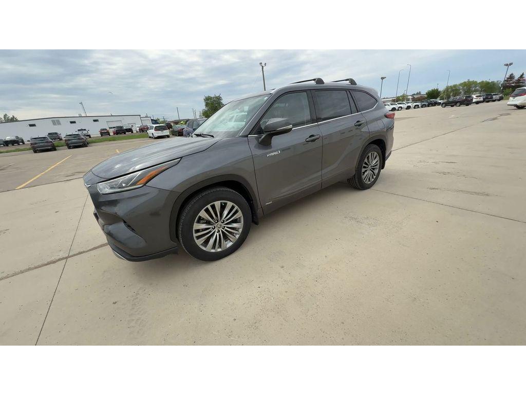 used 2021 Toyota Highlander Hybrid car, priced at $31,192