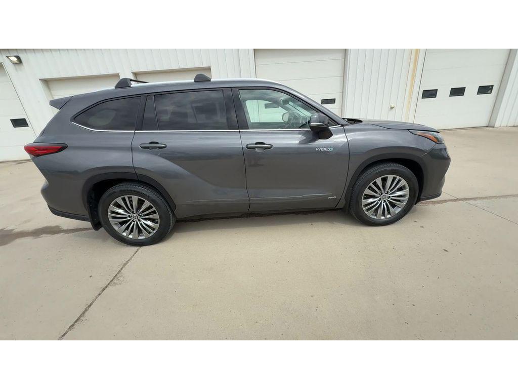 used 2021 Toyota Highlander Hybrid car, priced at $31,192