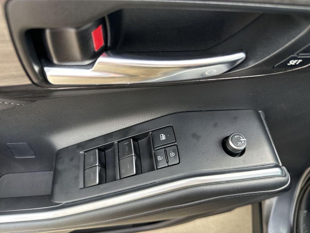 used 2021 Toyota Highlander Hybrid car, priced at $31,192