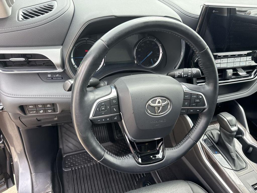 used 2021 Toyota Highlander Hybrid car, priced at $31,192