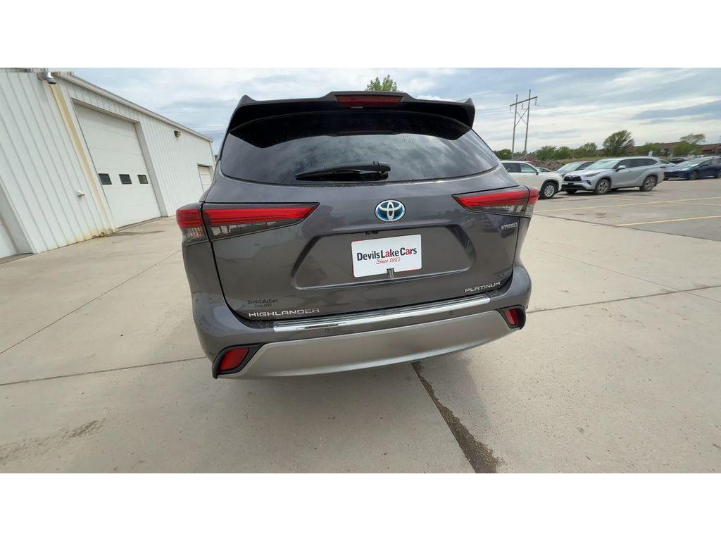 used 2021 Toyota Highlander Hybrid car, priced at $31,192