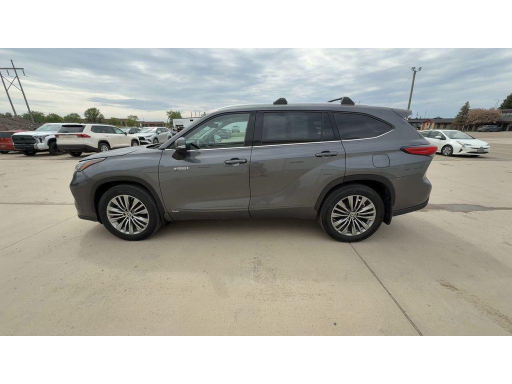 used 2021 Toyota Highlander Hybrid car, priced at $31,192