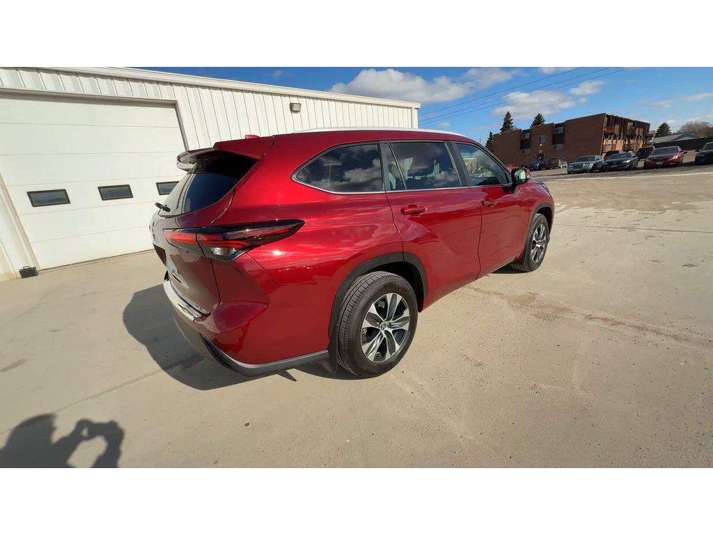 used 2025 Toyota Highlander car, priced at $45,591