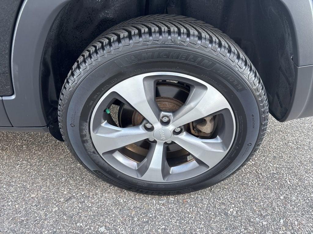 used 2021 Jeep Cherokee car, priced at $21,490