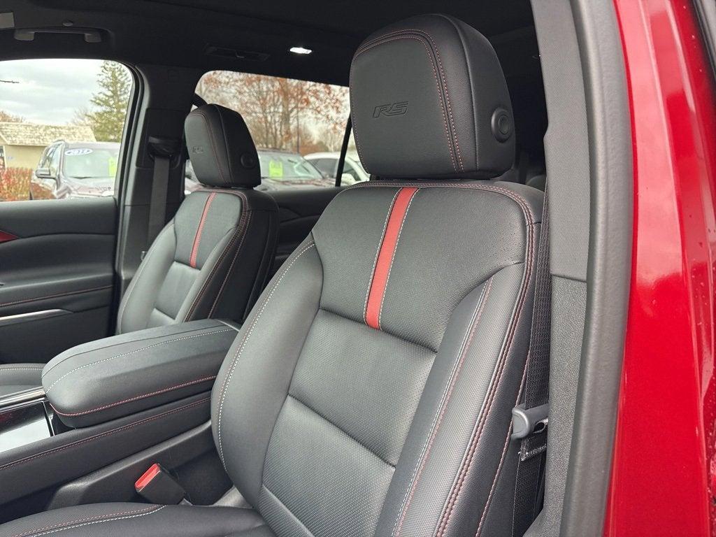 used 2025 Chevrolet Traverse car, priced at $50,995