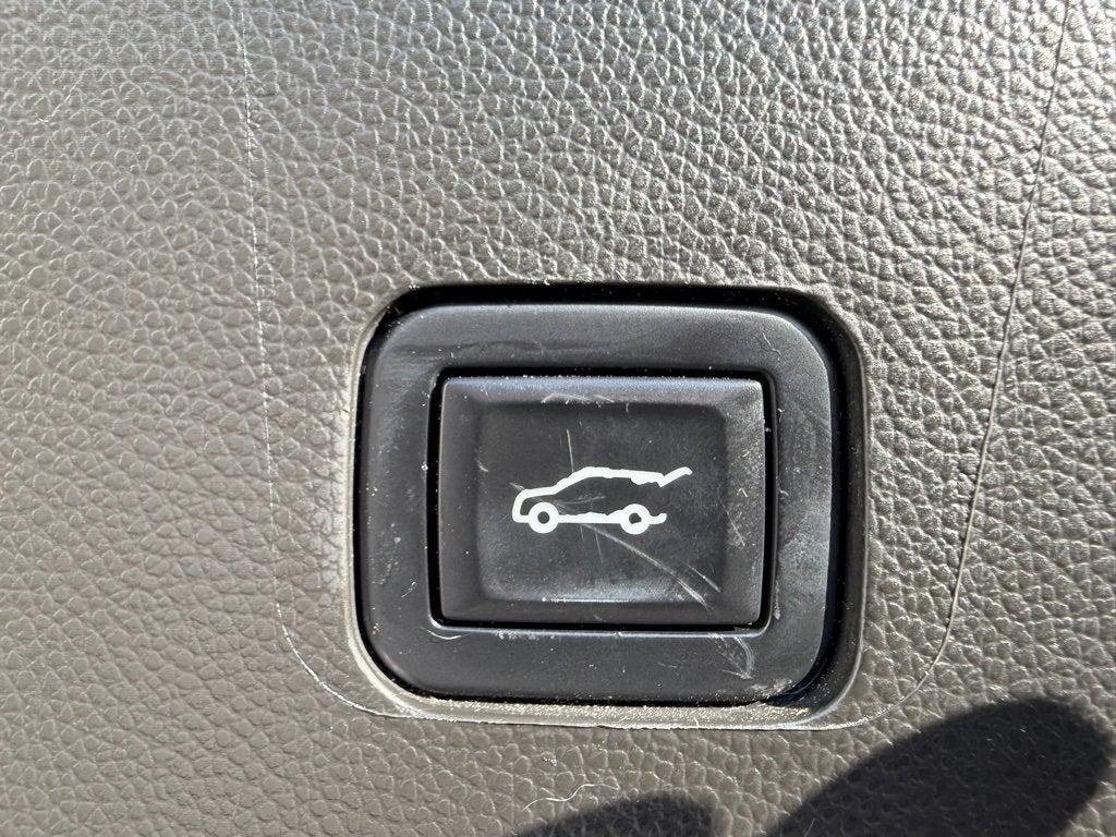 used 2022 Chevrolet Traverse car, priced at $25,490