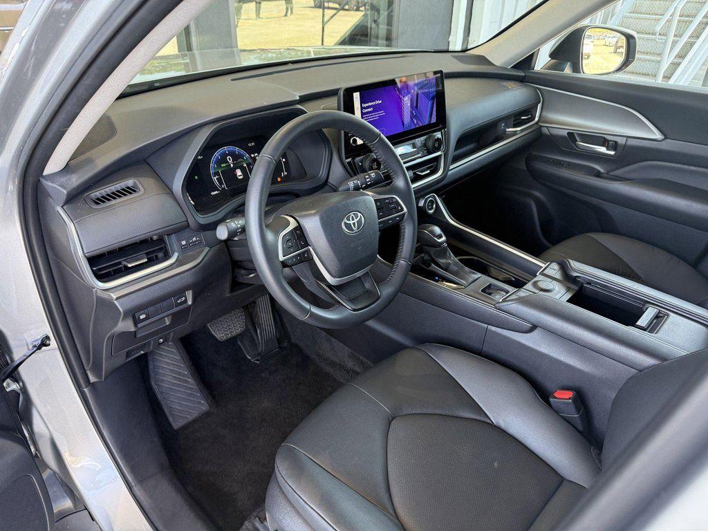 used 2025 Toyota Grand Highlander car, priced at $45,400