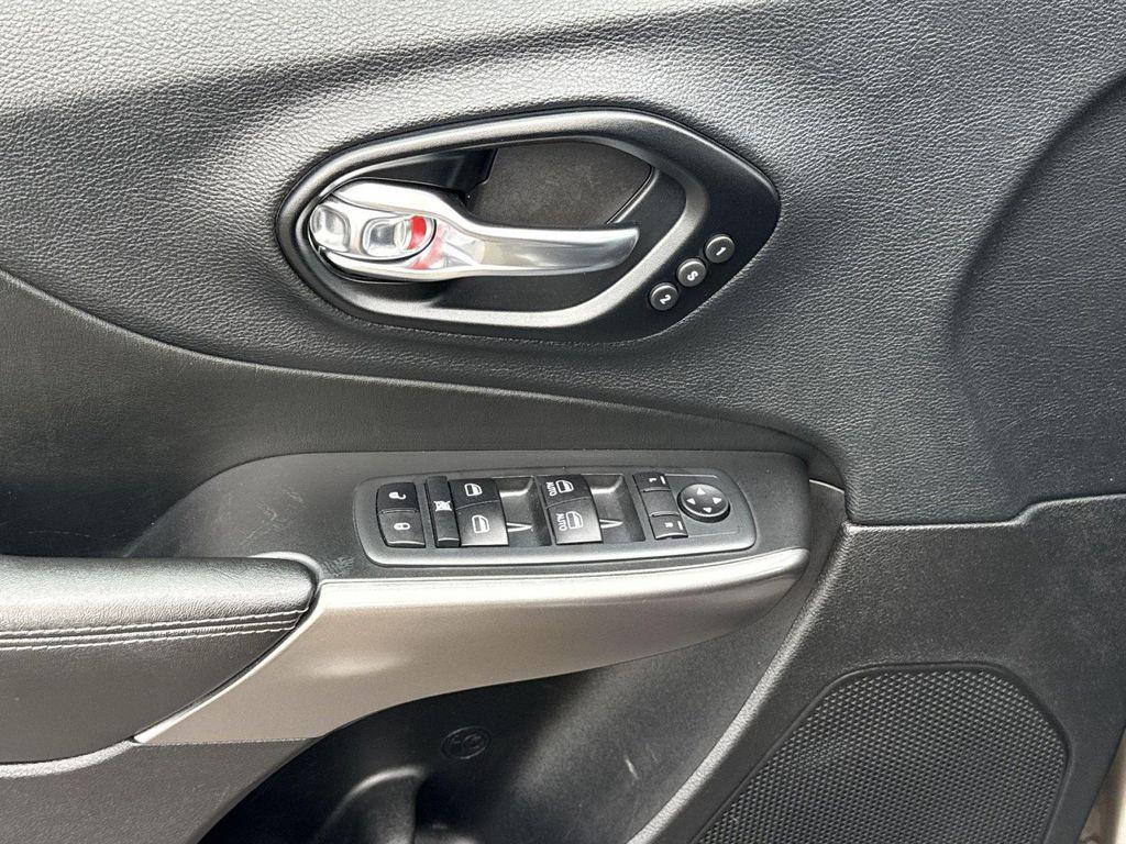 used 2021 Jeep Cherokee car, priced at $20,495