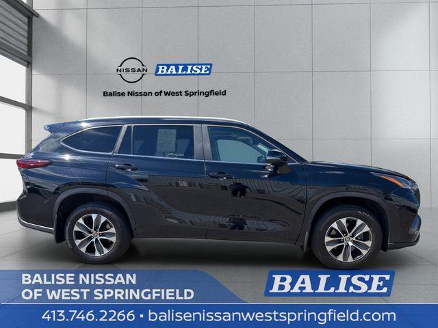 used 2025 Toyota Highlander car, priced at $44,272