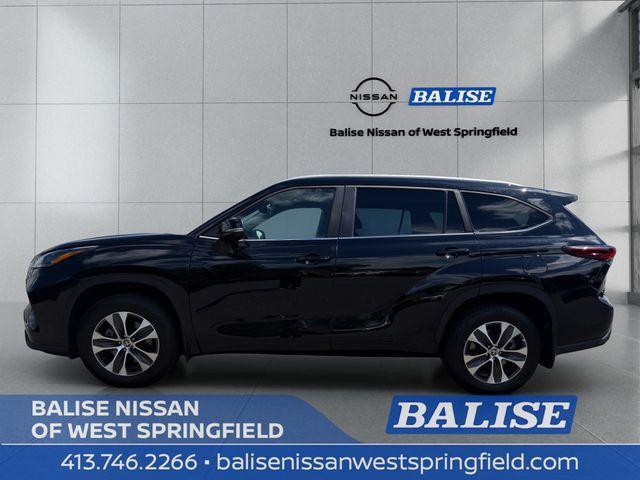 used 2025 Toyota Highlander car, priced at $44,272