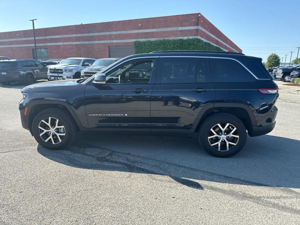 used 2024 Jeep Grand Cherokee car, priced at $36,994