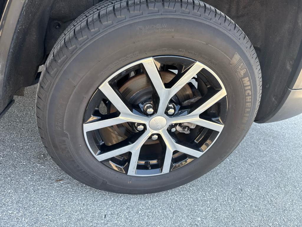 used 2024 Jeep Grand Cherokee car, priced at $36,994