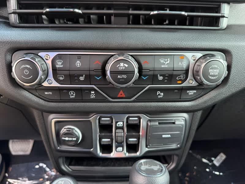 new 2025 Jeep Wrangler car, priced at $47,985