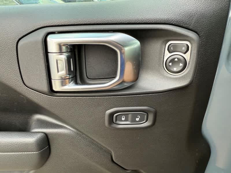 new 2025 Jeep Wrangler car, priced at $47,985