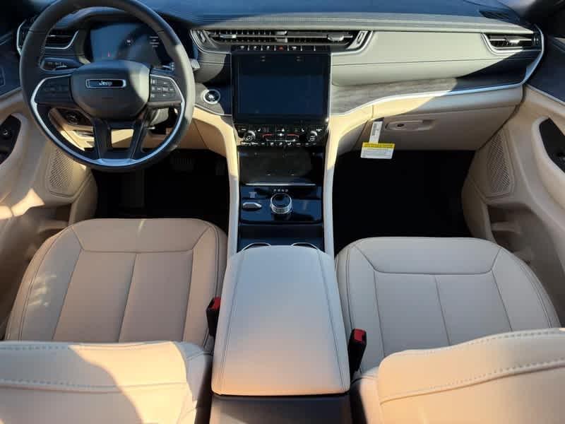 new 2025 Jeep Grand Cherokee car, priced at $44,673