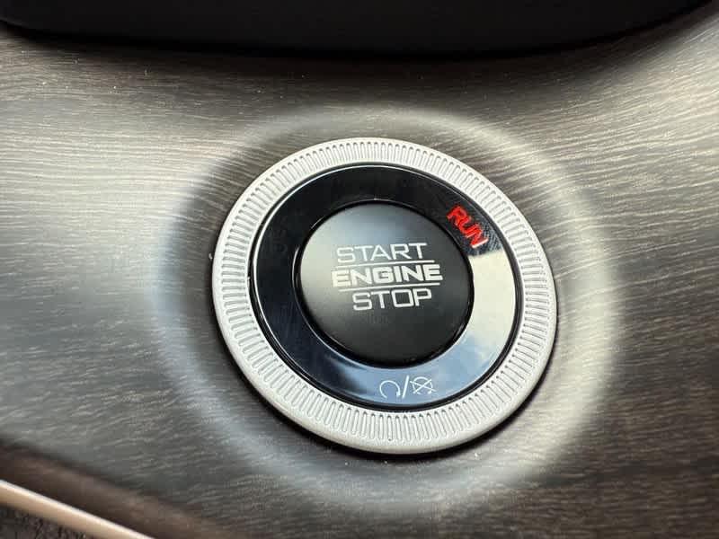 new 2025 Jeep Grand Cherokee car, priced at $48,237