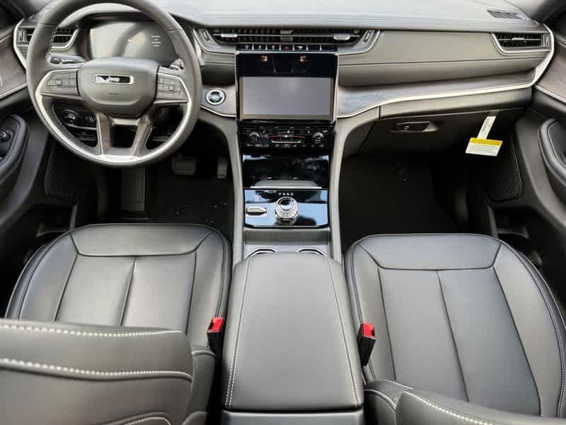 new 2025 Jeep Grand Cherokee car, priced at $48,237