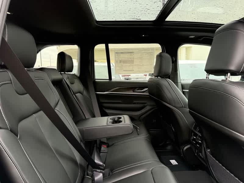 new 2025 Jeep Grand Cherokee car, priced at $46,944