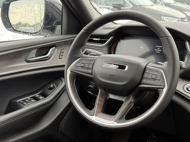 new 2025 Jeep Grand Cherokee car, priced at $46,944