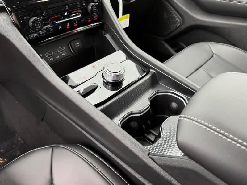 new 2025 Jeep Grand Cherokee car, priced at $46,944