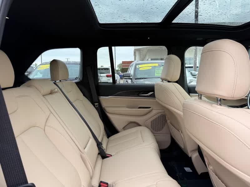 new 2025 Jeep Grand Cherokee car, priced at $46,957