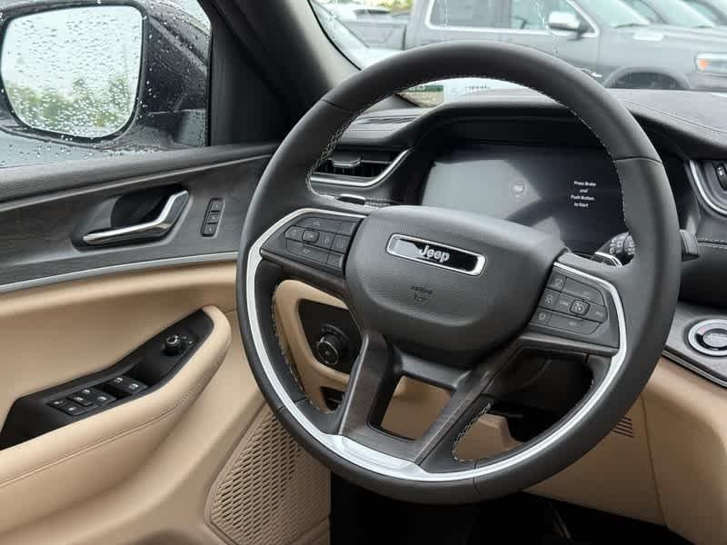 new 2025 Jeep Grand Cherokee car, priced at $46,957