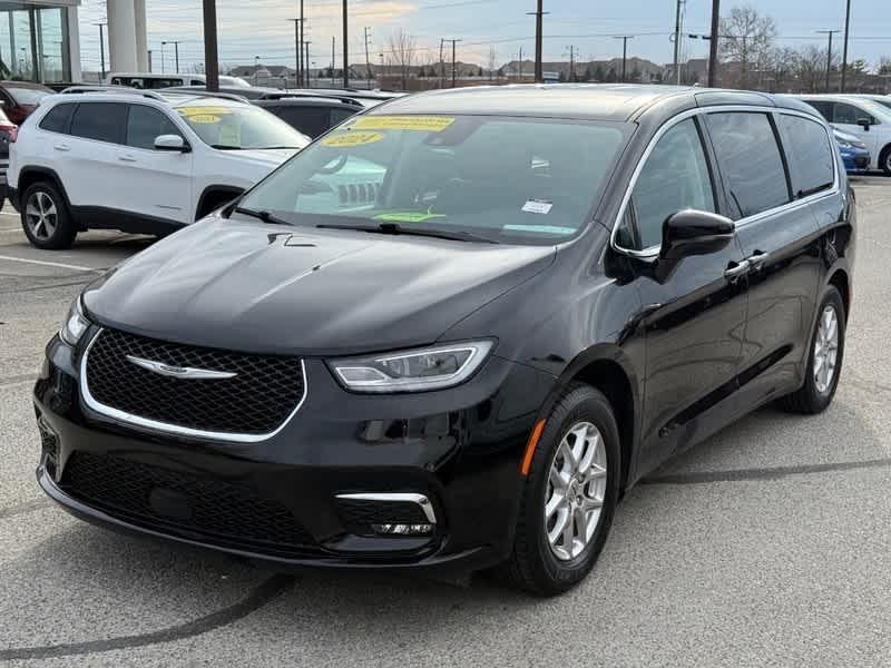 used 2024 Chrysler Pacifica car, priced at $30,947