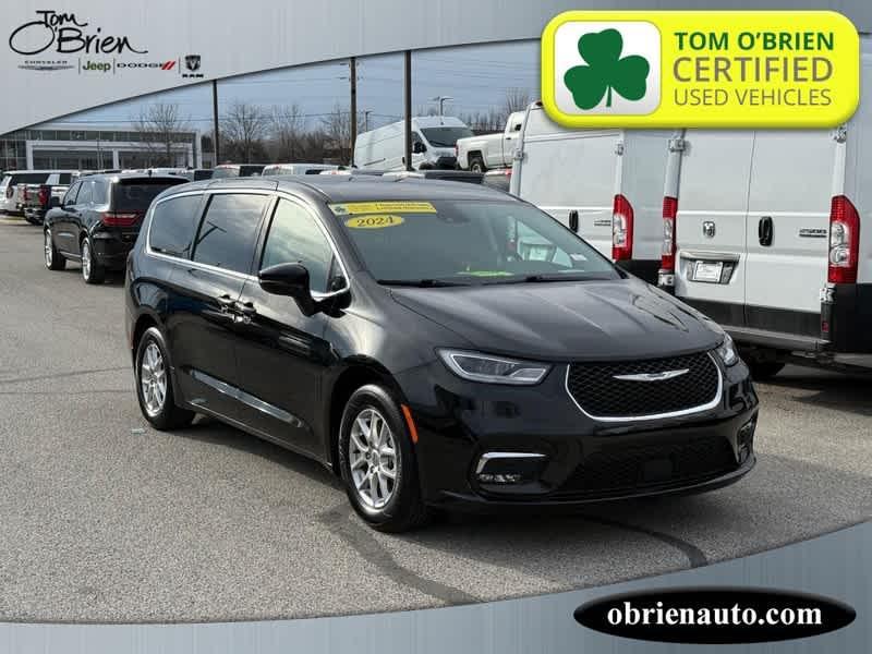 used 2024 Chrysler Pacifica car, priced at $30,947