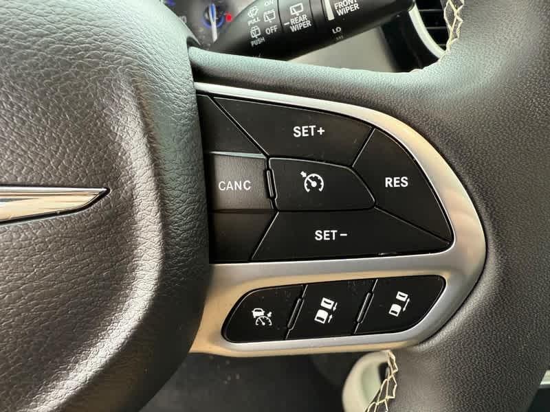 used 2024 Chrysler Pacifica car, priced at $30,947