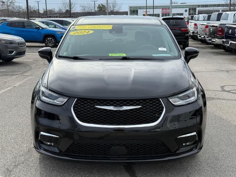 used 2024 Chrysler Pacifica car, priced at $30,947