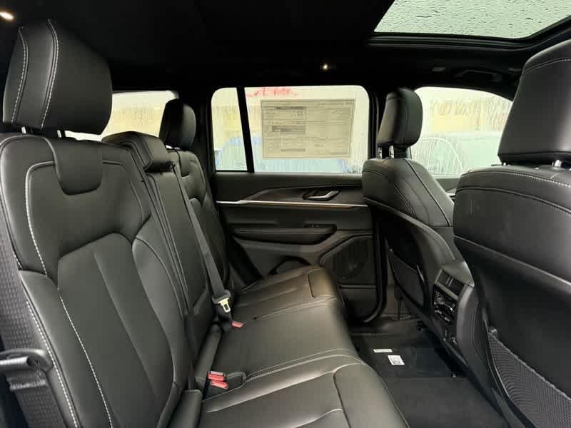 new 2025 Jeep Grand Cherokee car, priced at $48,546