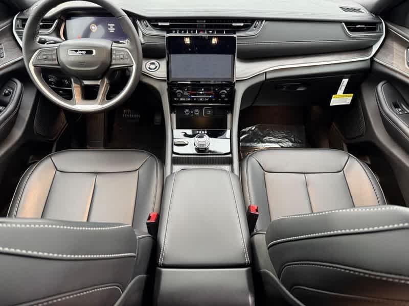 new 2025 Jeep Grand Cherokee car, priced at $48,546