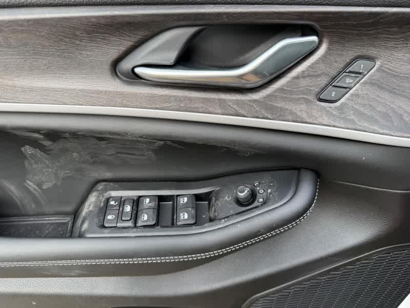 new 2025 Jeep Grand Cherokee car, priced at $48,906