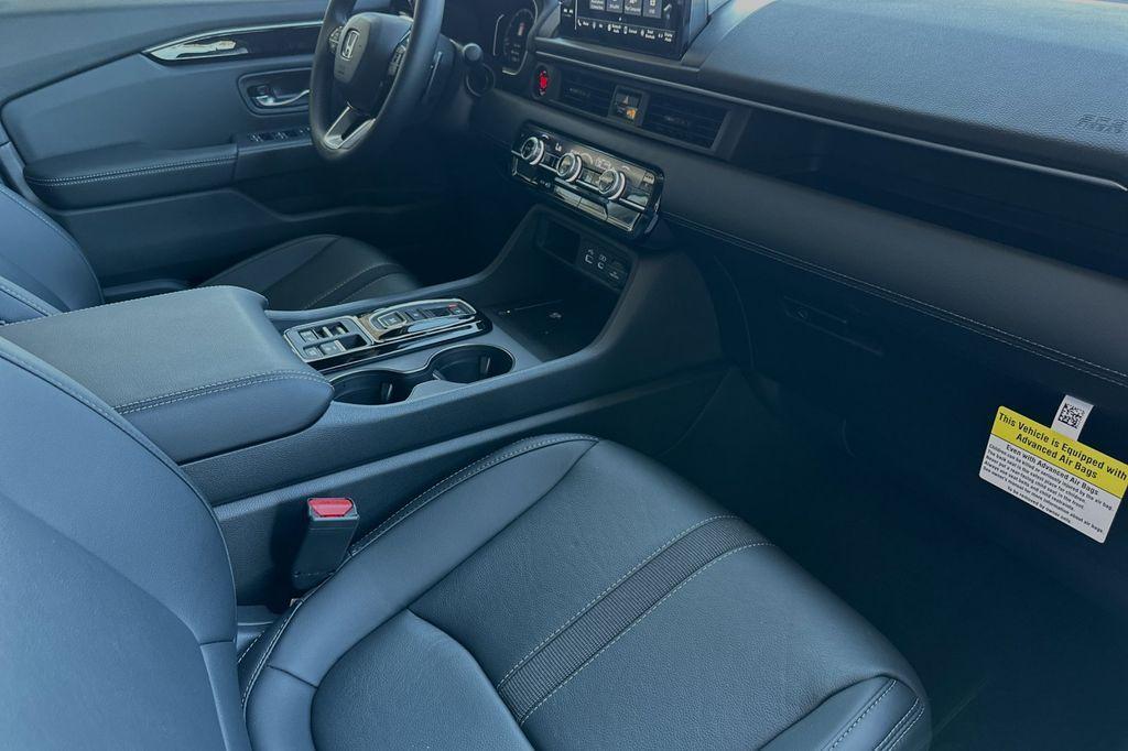 new 2025 Honda Pilot car, priced at $47,550