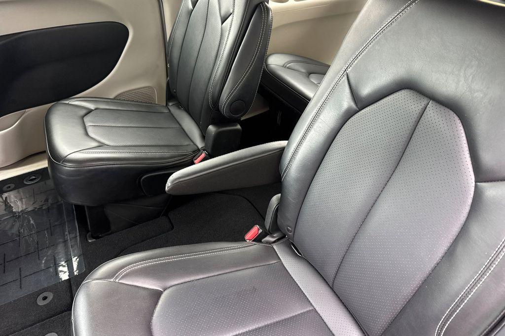 used 2024 Chrysler Pacifica car, priced at $27,194