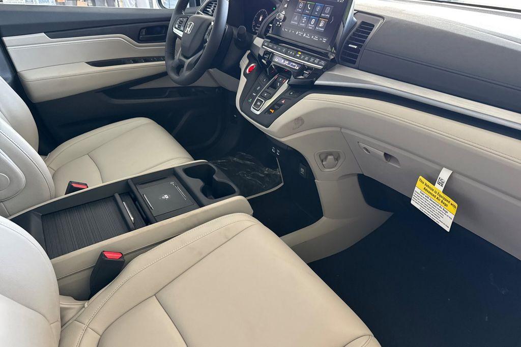 new 2026 Honda Odyssey car, priced at $44,290