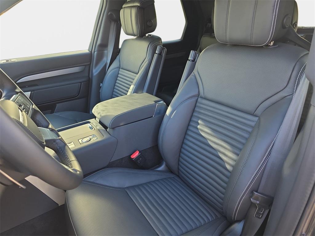 new 2026 Land Rover Discovery car