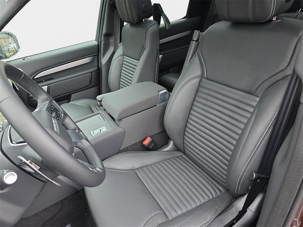 new 2026 Land Rover Discovery car