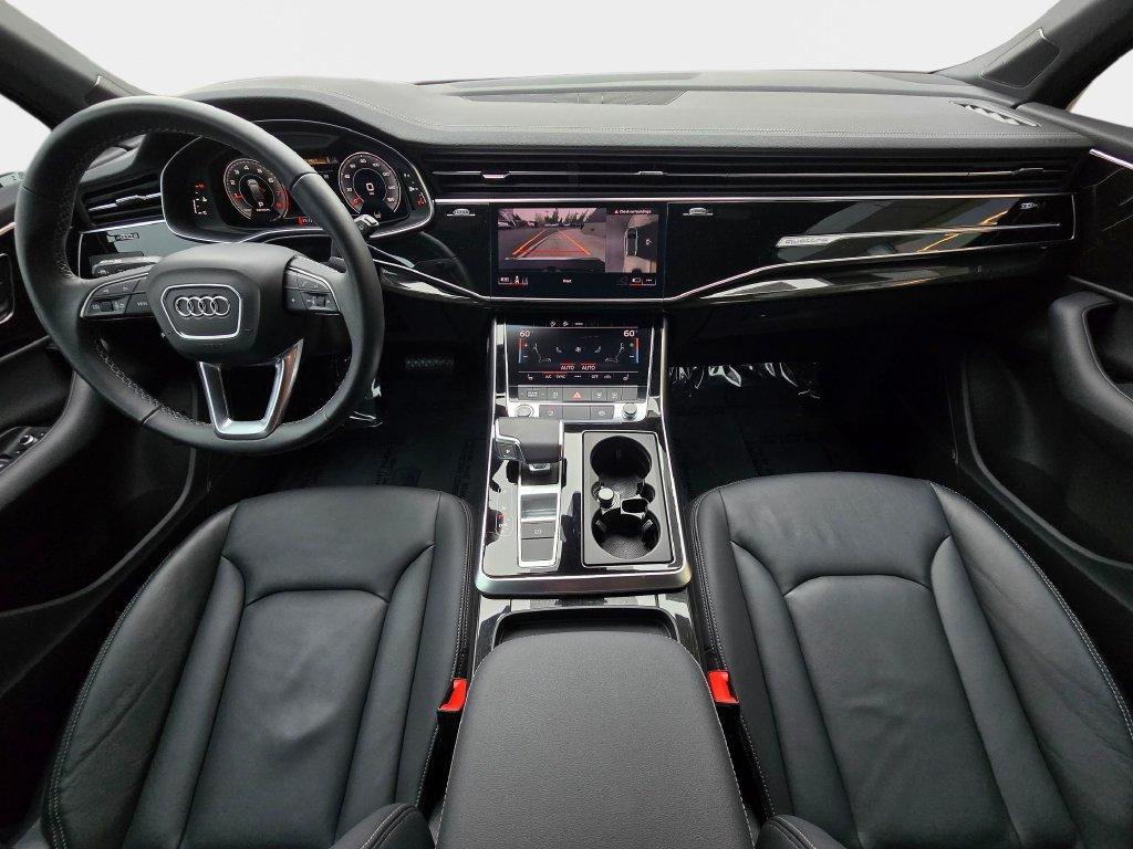 Audi Q7 view 10