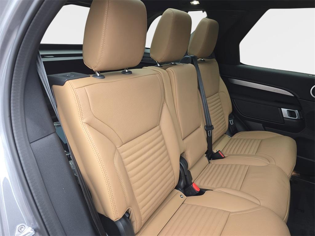 new 2026 Land Rover Discovery car