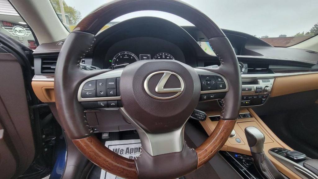used 2017 Lexus ES 350 car, priced at $19,394