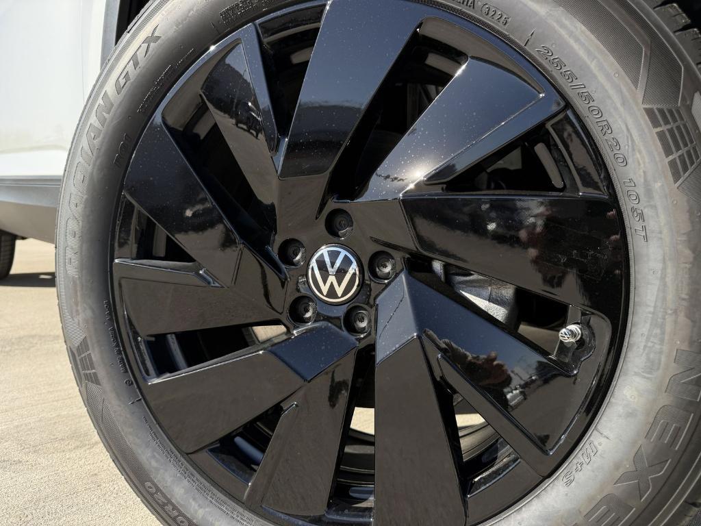 new 2026 Volkswagen Atlas car, priced at $41,283