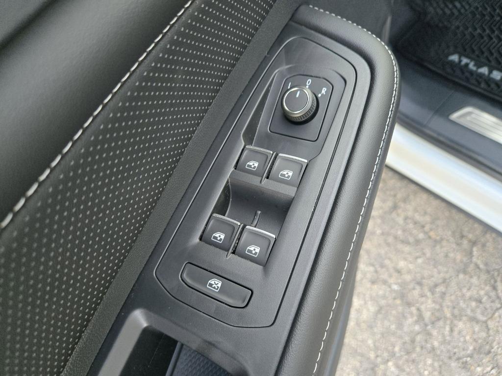 new 2026 Volkswagen Atlas Cross Sport car, priced at $41,092