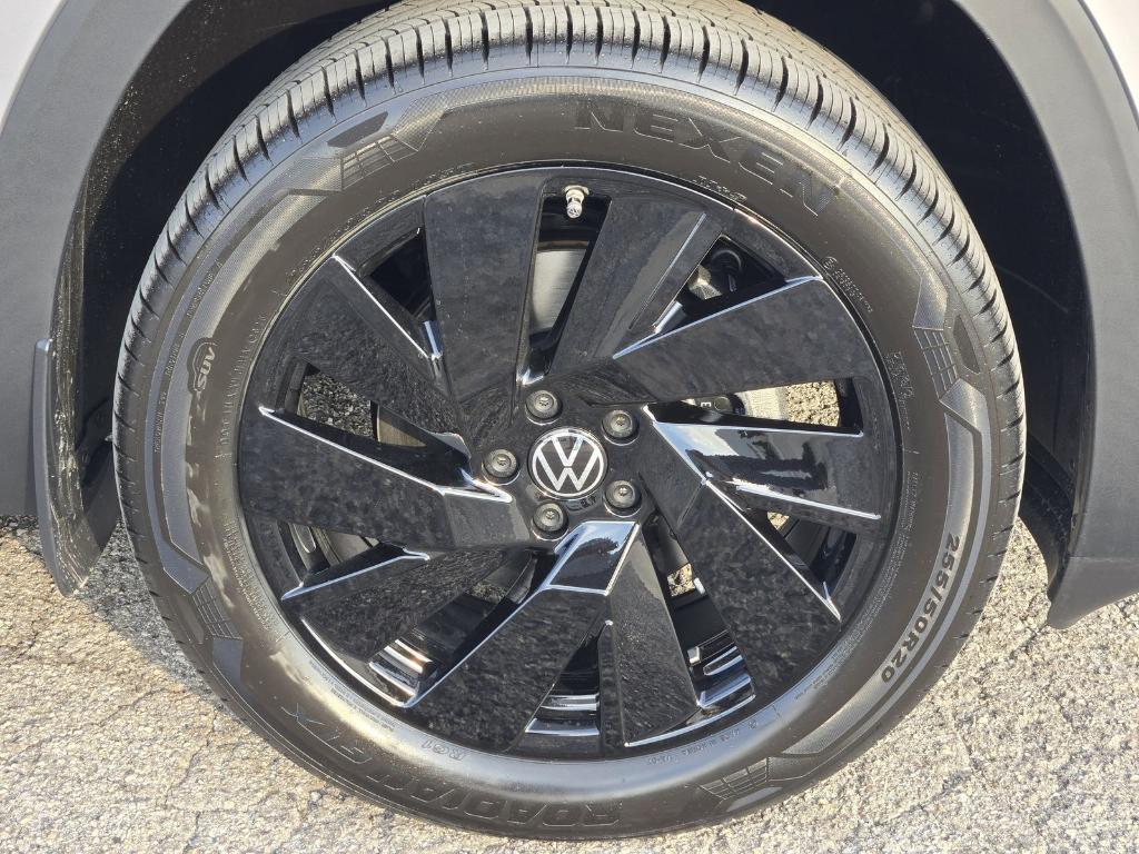 new 2026 Volkswagen Atlas Cross Sport car, priced at $41,058