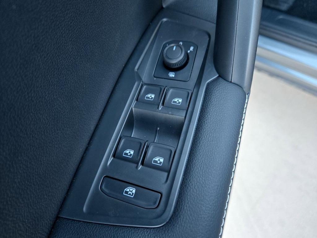 new 2024 Volkswagen Tiguan car, priced at $26,322